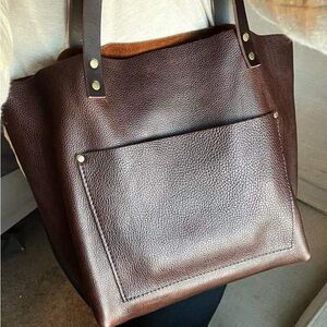 Premium Portland Leather Large Classic Tote in Coldbrew